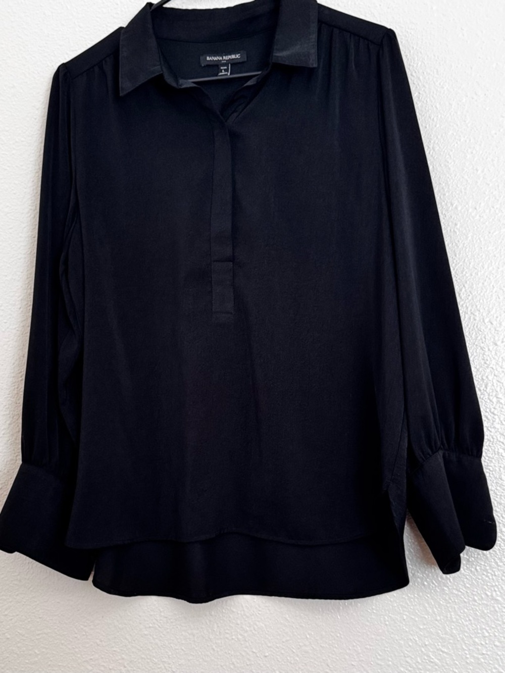 Banana Republic Black Long Sleeve Collared Button-Front Blouse